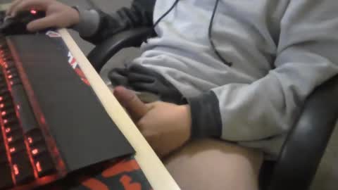 zkraston11 online show from December 22, 2024, 7:00 am