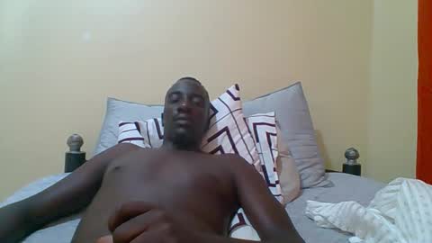 Snapshot of zlatann2012 chatting on December 15, 2025, 5:17 pm Zlatann2012 online show from December 15, 2025, 5:17 pm