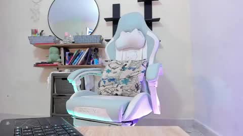 zoe_37 online show from January 11, 2025, 1:37 am