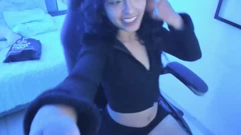 zoe_jonesx online show from March 17, 2026, 5:00 am