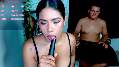 zoe_latin4 online show from December 4, 2025, 9:56 pm