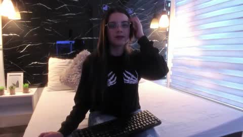 Zoe online show from October 24, 2025, 11:39 am