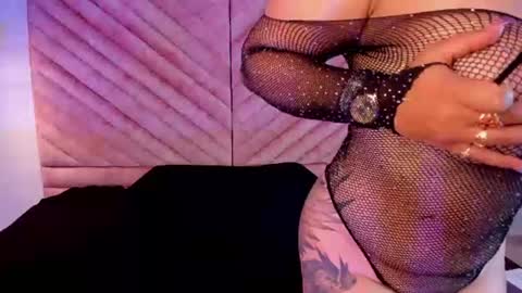 Snapshot of zoe_ll chatting on June 19, 2026, 7:28 pm SWEET ZOE online show from June 19, 2026, 7:28 pm