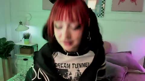 Zoe Lynch online show from May 11, 2026, 3:29 pm