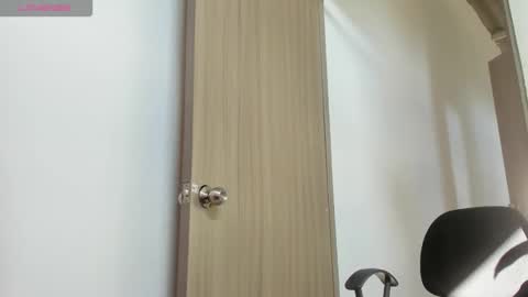 zoe_maddison19 online show from December 13, 2025, 7:53 pm