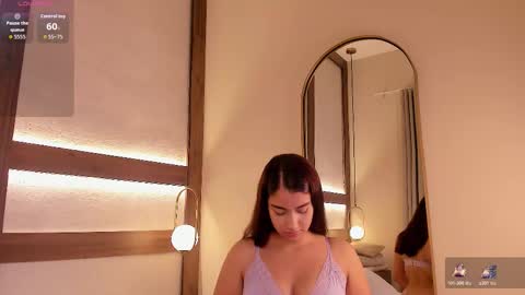zoe_mhendez online show from December 2, 2025, 2:39 am
