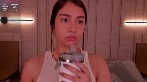 zoe_mhendez online show from December 18, 2025, 3:12 am