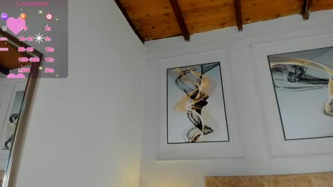 zoe_moon__ online show from May 22, 2026, 11:16 am