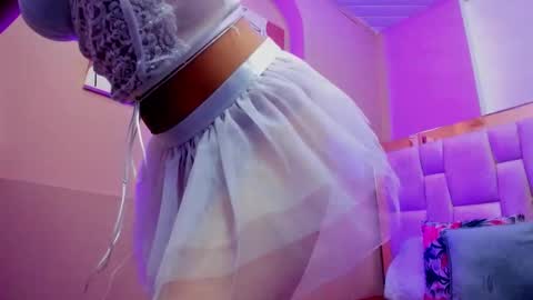 zoe_moreau online show from November 18, 2025, 7:51 pm