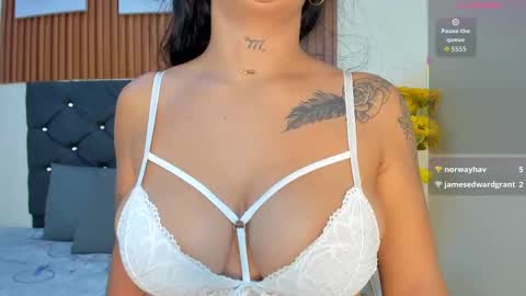 Snapshot of zoe_pss chatting on October 4, 2025, 9:35 pm Zoe online show from October 4, 2025, 9:35 pm