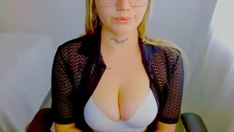Snapshot of zoe_sexy69 chatting on September 17, 2025, 5:47 pm ZOE online show from September 17, 2025, 5:47 pm