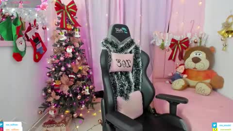 zoe_sullivan_ online show from November 30, 2025, 9:35 am