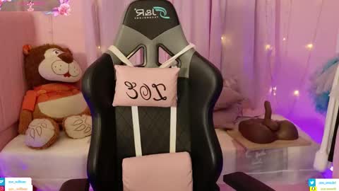 zoe_sullivan_ online show from March 13, 2026, 9:27 am