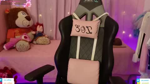 zoe_sullivan_ online show from March 15, 2026, 9:26 am