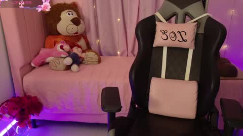 zoe_sullivan_ online show from June 1, 2026, 9:11 am