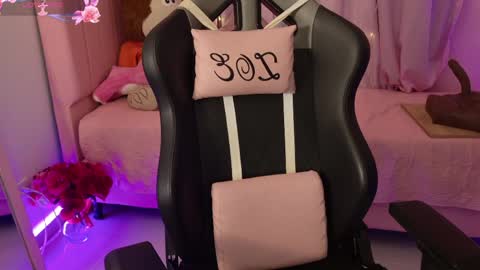 zoe_sullivan_ online show from June 5, 2026, 9:15 am
