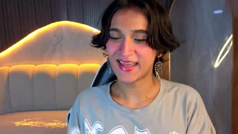 Zoe online show from December 16, 2025, 7:52 pm