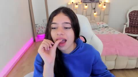 Zoe online show from February 20, 2025, 2:24 pm