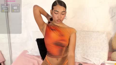 zoeameliie online show from November 8, 2025, 12:33 am