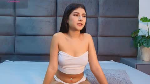 Snapshot of zoee_8 chatting on April 5, 2026, 1:30 pm ZOE online show from April 5, 2026, 1:30 pm