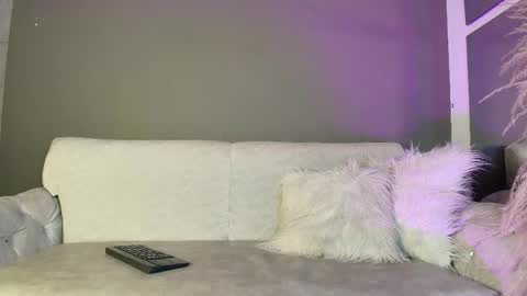 Snapshot of zoee_8 chatting on May 17, 2026, 7:10 pm ZOE online show from May 17, 2026, 7:10 pm
