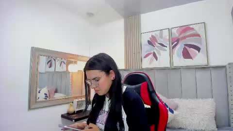 Snapshot of zoee_jhonson chatting on June 9, 2026, 7:36 pm zoee_jhonson online show from June 9, 2026, 7:36 pm