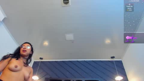 Zoe 3 online show from October 1, 2025, 5:41 pm