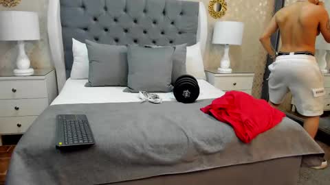 Zoe Krug online show from September 23, 2025, 11:46 am