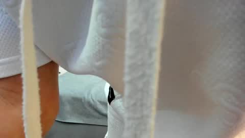 Zoe Krug online show from October 17, 2025, 11:57 am