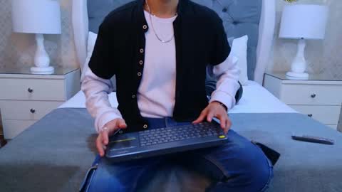 Zoe Krug online show from October 25, 2025, 11:51 am