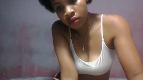 zoelinem online show from March 19, 2026, 9:02 am