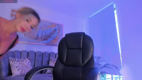 Zoe Presley  online show from February 4, 2025, 9:20 pm