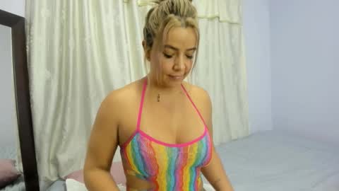 Snapshot of zoesamara chatting on December 19, 2025, 1:56 am Isabella online show from December 19, 2025, 1:56 am