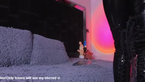 zoevidal_ online show from January 30, 2025, 2:58 pm