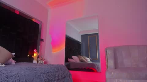 zoevidal_ online show from February 20, 2025, 11:53 am