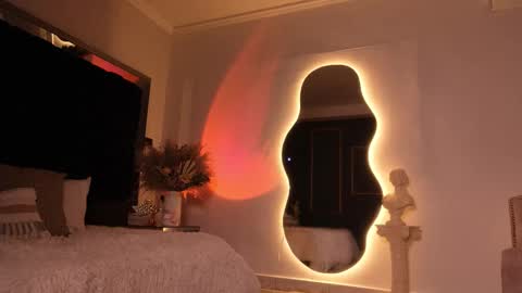 zoevidal_ online show from November 6, 2025, 12:06 pm