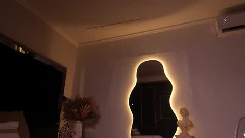 zoevidal_ online show from January 8, 2026, 12:07 pm