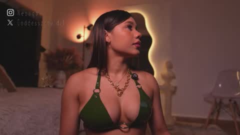 zoevidal_ online show from March 5, 2026, 12:12 pm