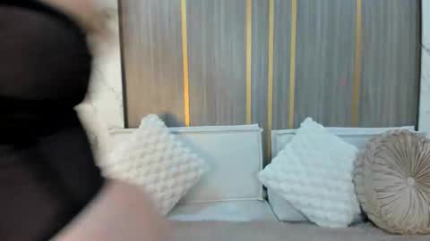 Snapshot of zoevold chatting on November 12, 2025, 2:28 pm ZOE online show from November 12, 2025, 2:28 pm