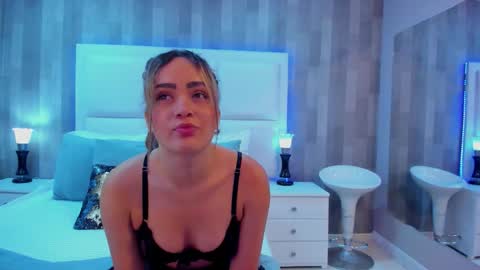 Snapshot of zoewilliis chatting on October 17, 2025, 2:19 pm ZoeWilliis online show from October 17, 2025, 2:19 pm