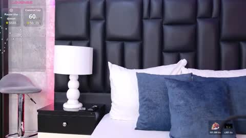 ZoeWilliis online show from November 9, 2025, 12:25 pm