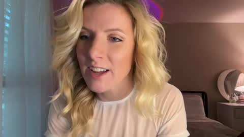 Zoeydanner online show from December 2, 2024, 7:16 pm