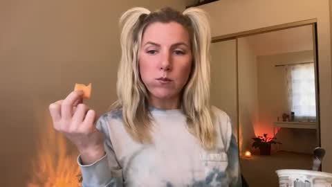 Zoeydanner online show from January 21, 2025, 7:06 pm