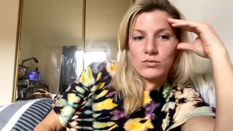 Zoeydanner online show from January 22, 2025, 5:17 pm