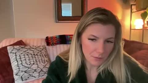 Zoeydanner online show from January 8, 2026, 8:00 pm