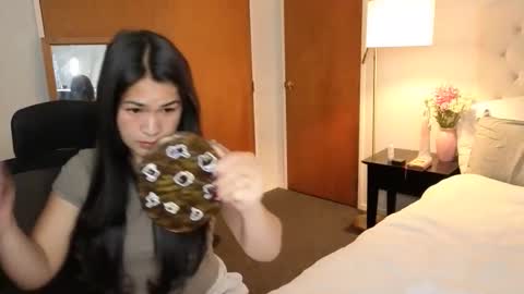 zoeyjohnson24 online show from April 8, 2026, 11:10 am