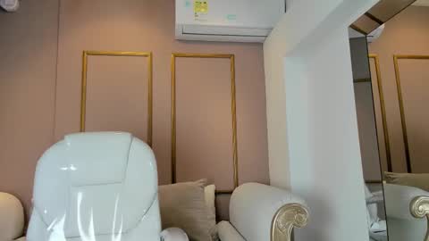 Z O E online show from December 5, 2025, 11:52 am