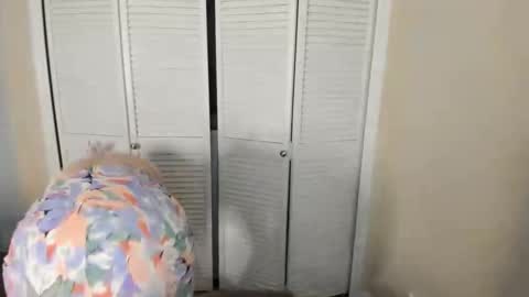 Snapshot of zoiebutterfly chatting on January 7, 2026, 9:06 pm Zoie online show from January 7, 2026, 9:06 pm