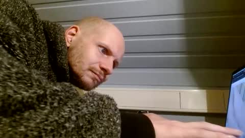 Snapshot of zolexthomas chatting on December 19, 2024, 6:12 pm zolexthomas online show from December 19, 2024, 6:12 pm