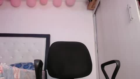 zousxxx online show from February 25, 2025, 2:58 am